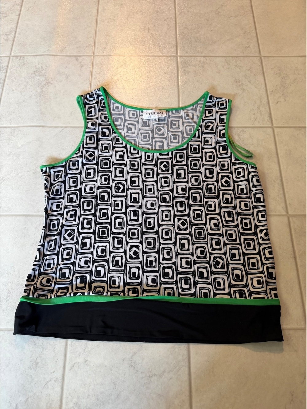 Studio I Sleeveless Geometric Pattern Top Size 14